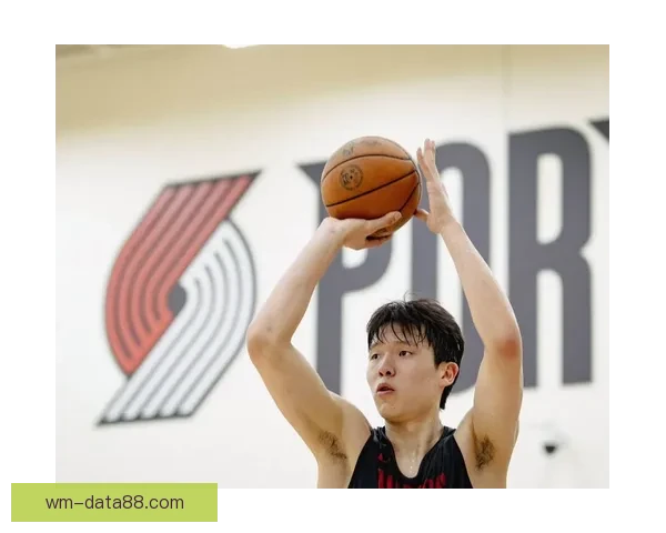 斯普利特赞杨瀚森进步显著 从季初时间减少到成长为更好球员